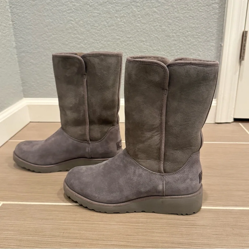 UGG W Amie Grey Boots - Picture 6 of 11